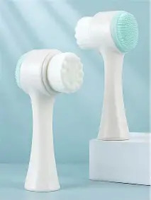 Double-sided facial cleansing brush, silicone side and bristle side